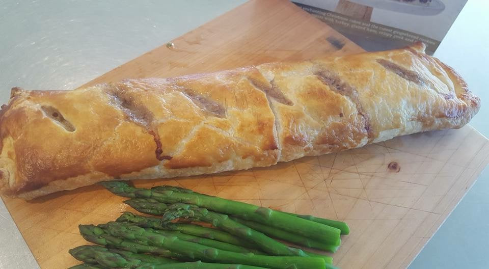 Mint & Chilli Lamb Sausage Rolls with Tztatziki – Leelands Gourmet Meats